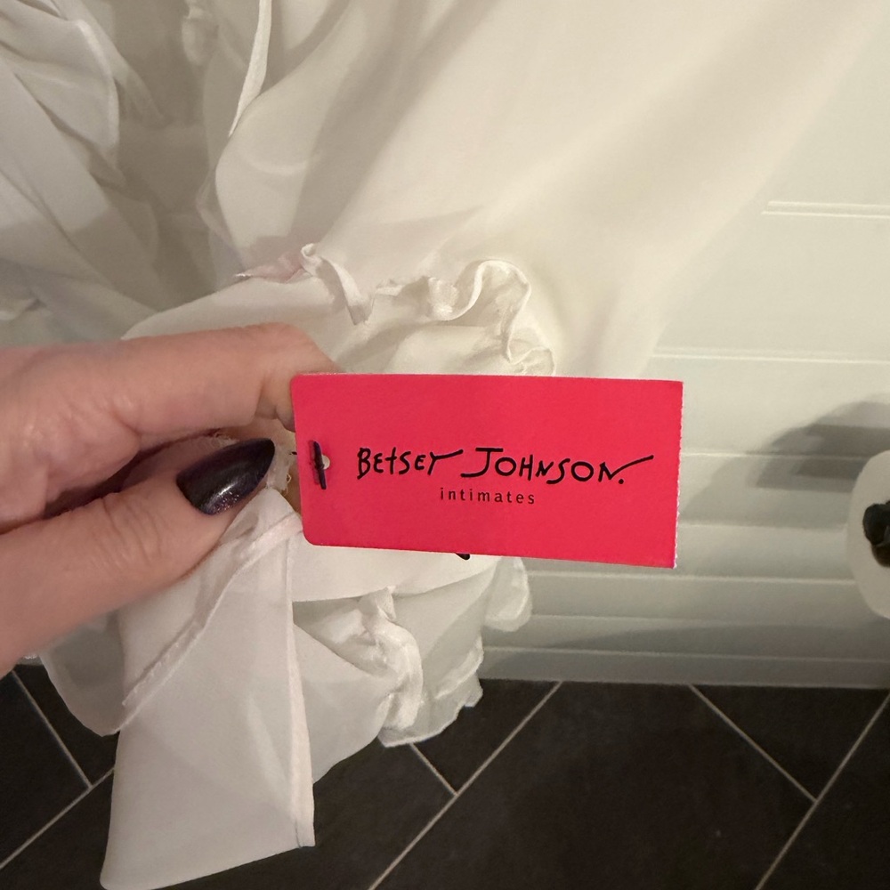 Betsey Johnson White Sheer Ruffle-Trim Tie-Waist Robe - Picture 3 of 4